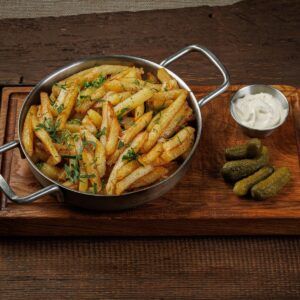 Сковородка с жаренной картошкой по-купечески