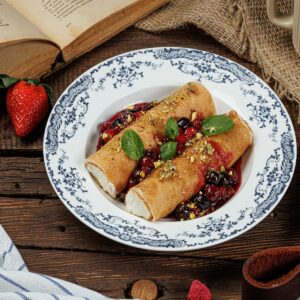 Блинчики с маскарпоне и лесными ягодами